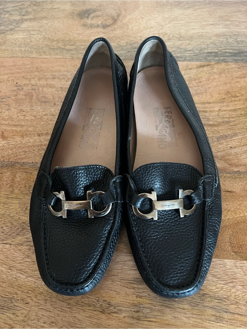 Salvatore Ferragamo Women’s Horse Bit Black Driving Shoe Size 8B